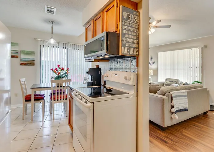 W/ Patio By Hospitals & Dining Holiday home Pensacola