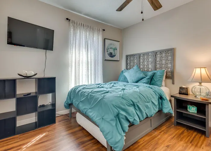 Holiday home W/ Patio By Hospitals & Dining Pensacola