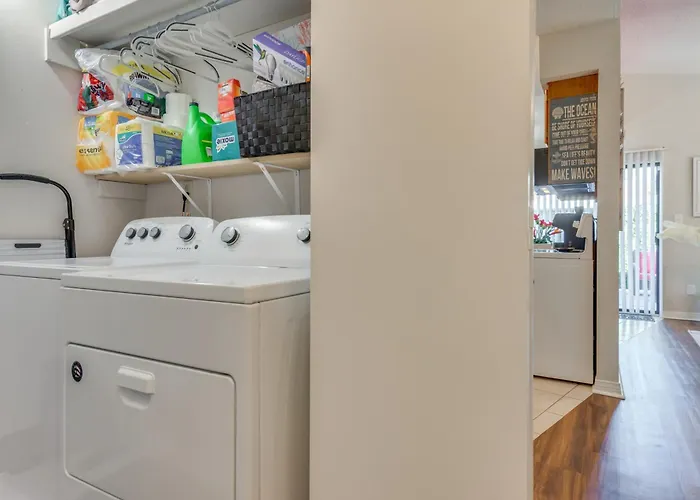 Holiday home W/ Patio By Hospitals & Dining